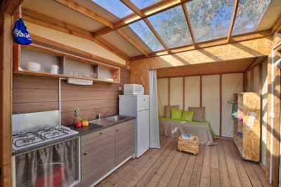 Lodge Maori Confort 17m² (2 bedrooms) - without toilet blocks + sheltered terrace