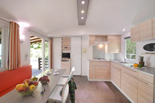 Location - Mobil Home Confort 31M² (3 Chambres) +  Terrasse Couverte + Tv - image n°2 - Flower Camping La Chataigneraie