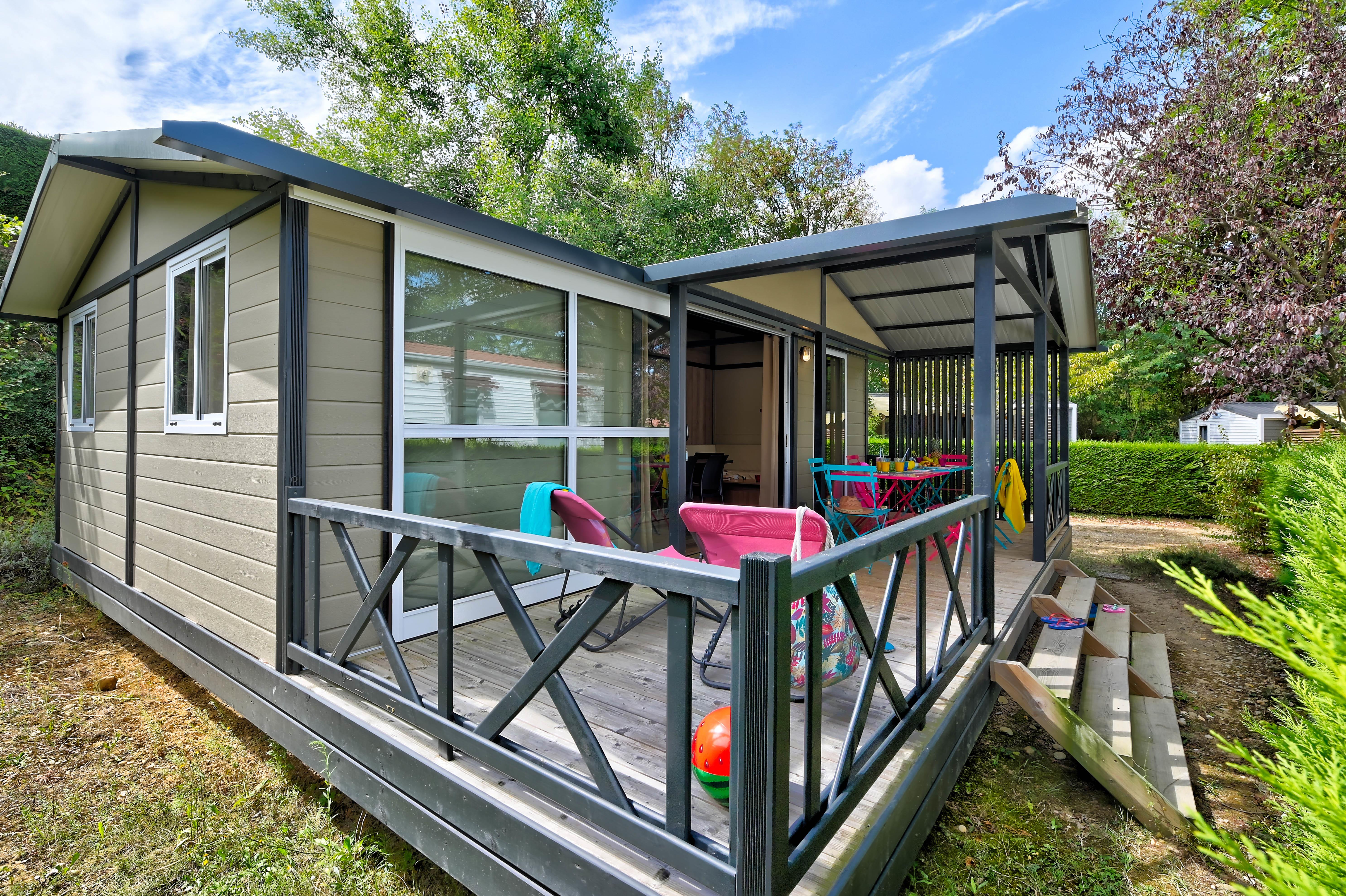 Mietunterkunft - Chalet Confort 35M² (3 Zimmer) +  Überdachte Terrasse + Tv - Flower Camping La Chataigneraie