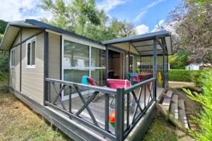 Locatif - Chalet Confort 35m² (3 chambres) + terrasse couverte + TV - Flower Camping La Chataigneraie