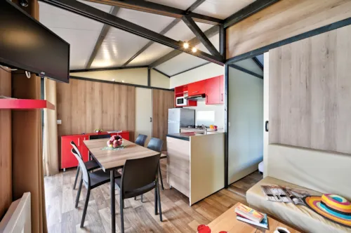Location - Chalet Confort 35M² (3 Chambres) + Terrasse Couverte + Tv - image n°5 - Flower Camping La Chataigneraie