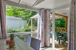 Locatif - Mobil home Premium 27m² (2 chambres) + terrasse couverte +Lave vaisselle + TV + Climatisation - Flower Camping La Chataigneraie
