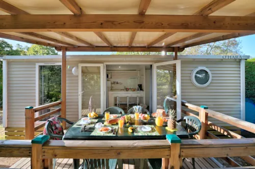 Location - Mobil Home Premium 29M² (2 Chambres) + Terrasse Couverte + Lave Vaisselle + Tv + Climatisation - image n°2 - Flower Camping La Chataigneraie