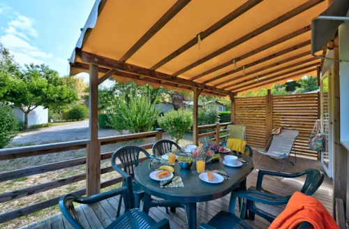 Location - Mobil Home Premium 31M² (3 Chambres) + Terrasse Couverte + Lave Vaisselle + Tv + Climatisation - image n°2 - Flower Camping La Chataigneraie