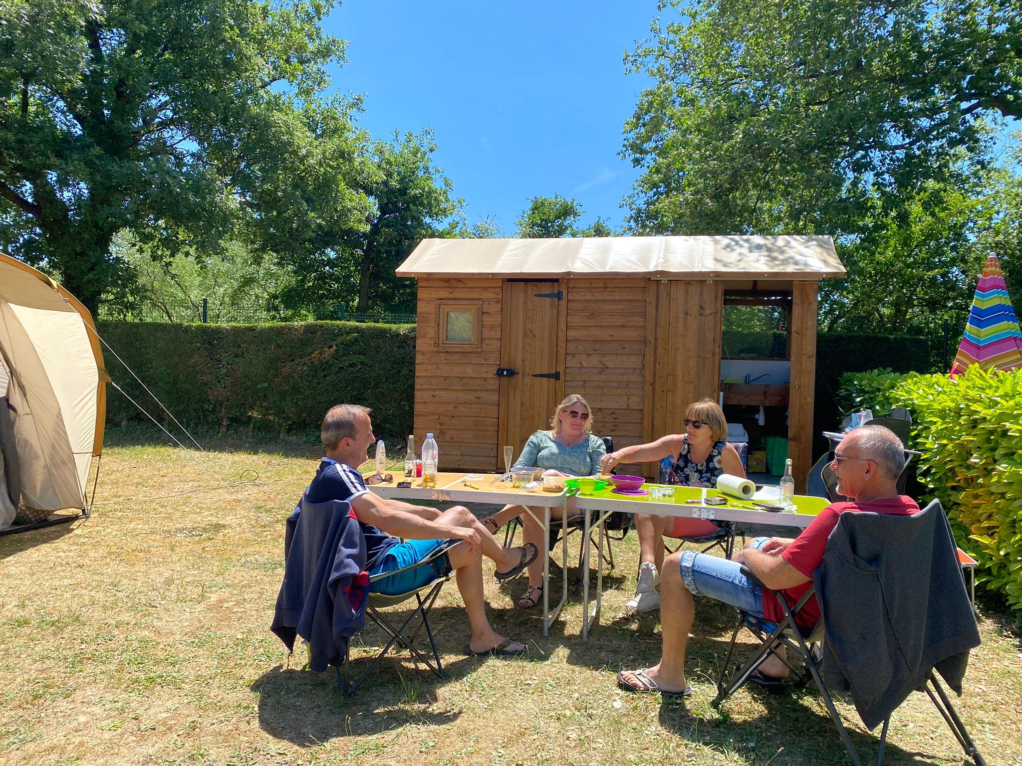 Kampeerplaats - Premium Pakket Freecamp - Flower Camping La Chataigneraie