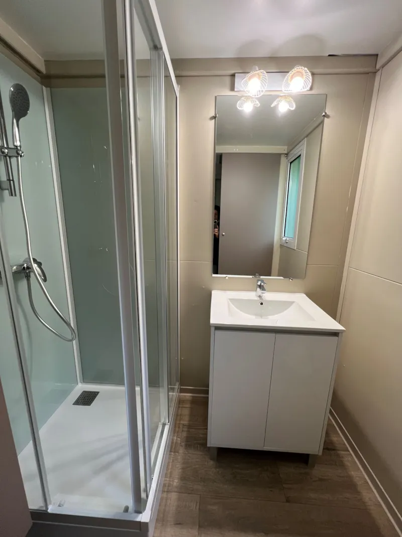 Chalet Confort 25M² (2 Chambres) + Terrasse Couverte