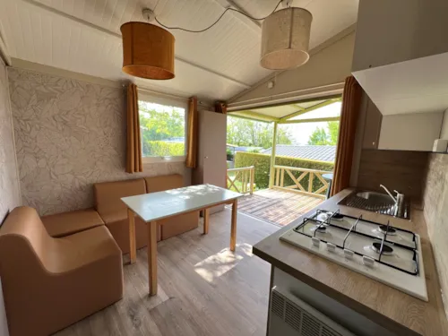 Location - Chalet Confort 25M² (2 Chambres) + Terrasse Couverte - image n°1 - Flower Camping La Chataigneraie