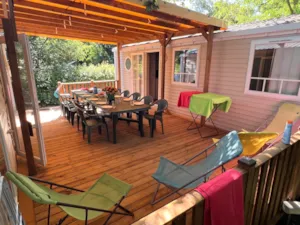 Locatif - Mobile-home Tribu Confort 60m² - 5 chambres - 2 SDB + terrasse couverte XXL + TV - - Flower Camping La Chataigneraie
