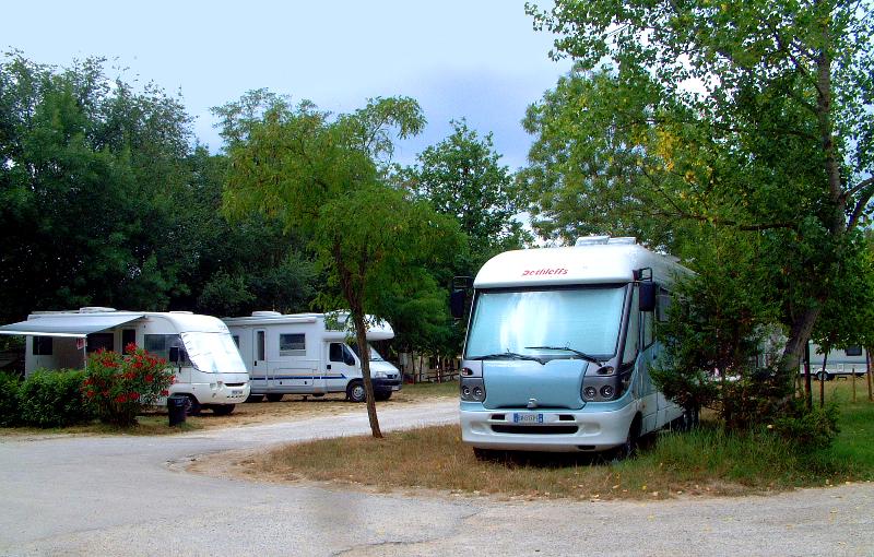 Standplaats voor camper/bus/auto + caravan > 7.50 m