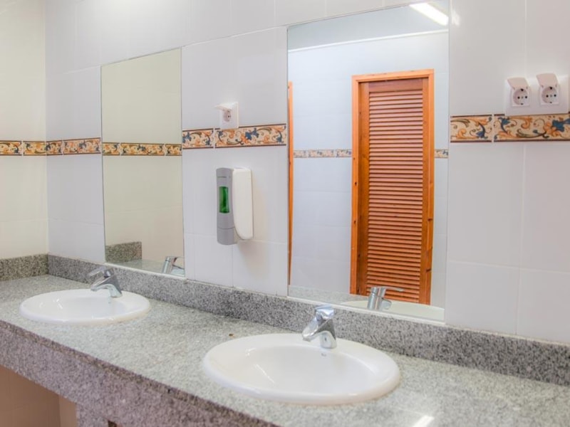 Emplacement confort 90m² + eléctricité 10A