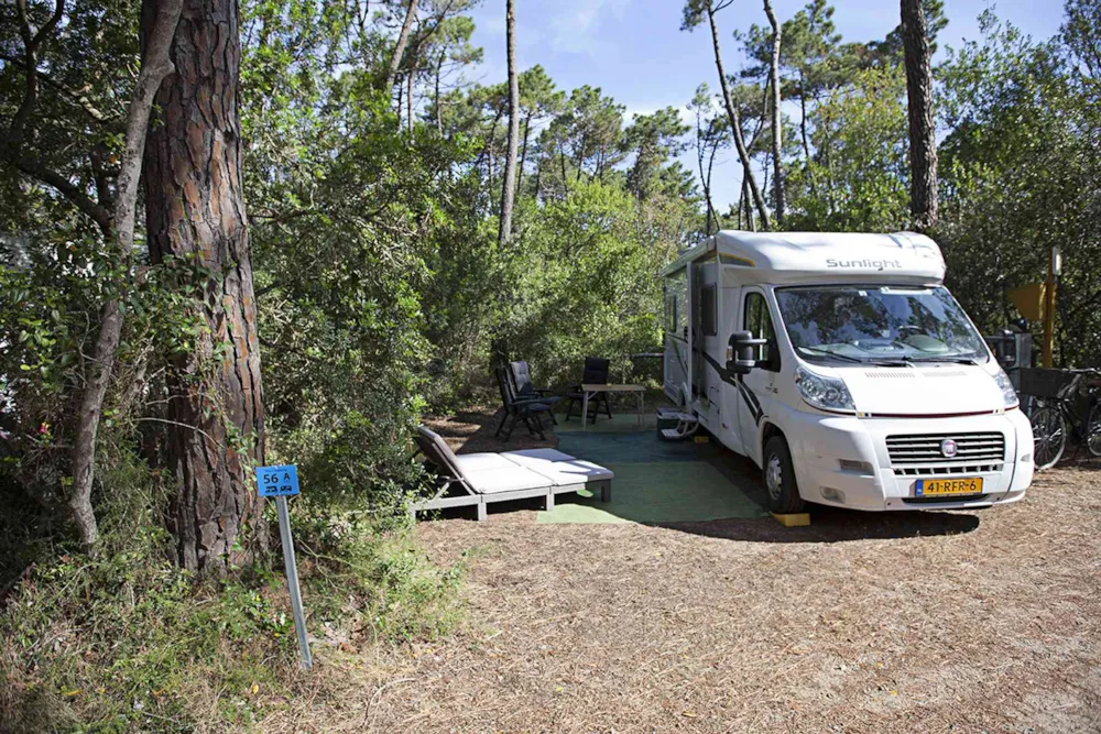 Emplacement cat. 'B' 1500W pour Caravane, Camping Car, Tente-remorque