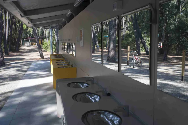 Emplacement Cat. 'A1' Pour Caravane, Camping Car, Tente-Remorque, Tente