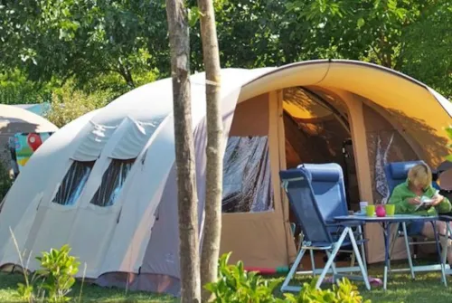 Stellplatz - Stellplatz Groß 100M² Fahrzeug - Zelt Oder Wohnwagen - Wohnmobil - image n°4 - Camping Le Soleil Fruité