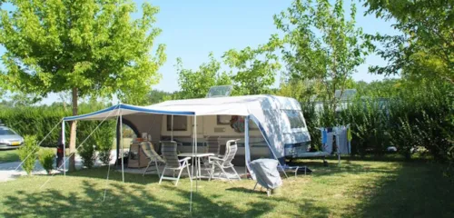 Stellplatz - Stellplatz Groß 100M² Fahrzeug - Zelt Oder Wohnwagen - Wohnmobil - image n°1 - Camping Le Soleil Fruité