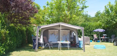 Stellplatz - Stellplatz Groß 100M² Fahrzeug - Zelt Oder Wohnwagen - Wohnmobil - image n°3 - Camping Le Soleil Fruité