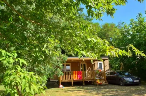 Location - Mobil Home Kiwi 2 Chambres / Terrasse Bois Couverte / Tv / Lv / Clim Réversible / Nespresso - image n°2 - Camping Le Soleil Fruité
