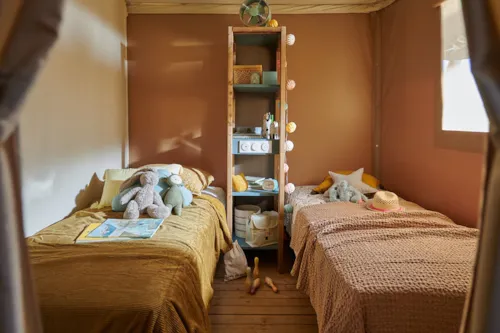 Accommodation - Lodge  Tent / 3 Bedrooms / Covered Terrace - image n°7 - Camping Le Soleil Fruité