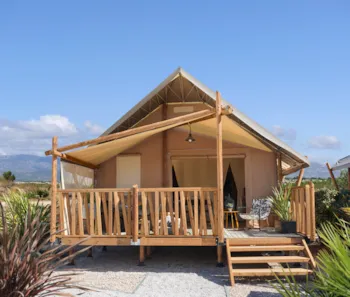 Mietunterkunft - Zelt Lodge  / 3 Zimmer / Überdachte Terrasse - Camping Le Soleil Fruité