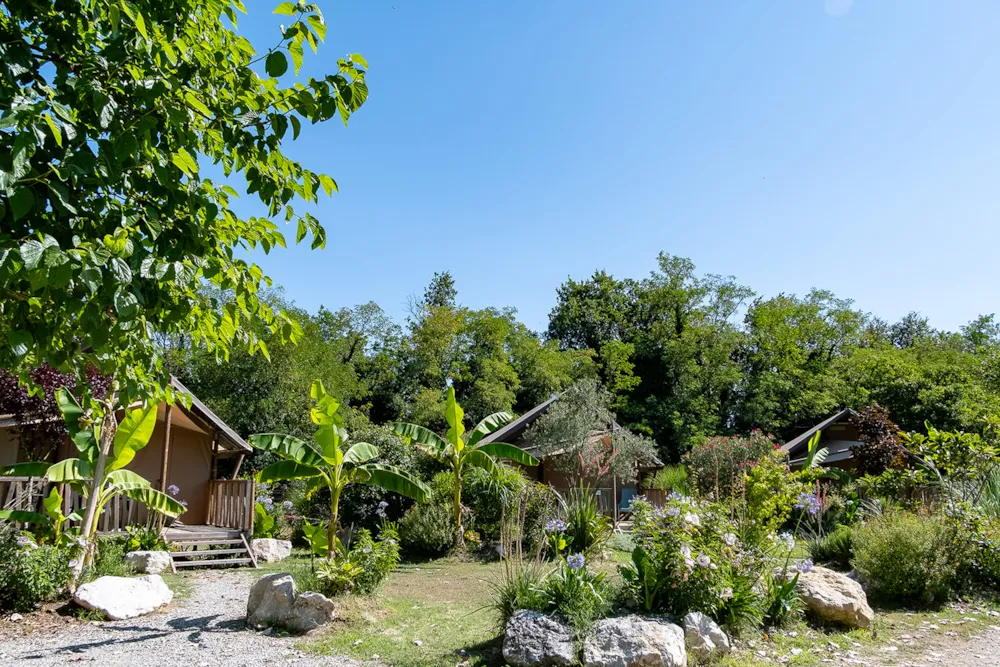 Mietunterkunft - Zelt Lodge  / 3 Zimmer / Überdachte Terrasse - image n°2 - Camping Le Soleil Fruité