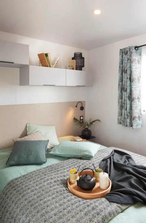 Huuraccommodatie(s) - Stacaravan Corail 3 Slaapkamers  Overdekt Terras Airconditioning Tv Vaatwasmachine Nespresso Maandag - image n°4 - Camping Le Soleil Fruité