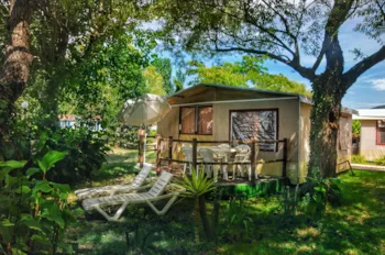 Mietunterkunft - Lodgetent Deluxe - INTERNATIONAL GLAMPING LAGO DI BRACCIANO