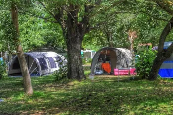 Stellplatz - Stellplatz Green View A - INTERNATIONAL GLAMPING LAGO DI BRACCIANO