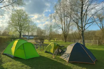 Stellplatz - Gemeinsamer Stellplatz Für Fahrräder - CAMPING DES CYGNES