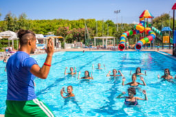 Kampeerplaats(en) - Kampeerplaats Voertuig Tent Og Caravan Elektriciteit 4A - Camping Village La Foce