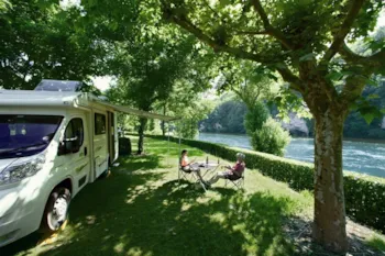 Stellplatz - Stellplatz  Dordogne Riverside - Camping Marvilla Parks - Domaine de Soleil Plage