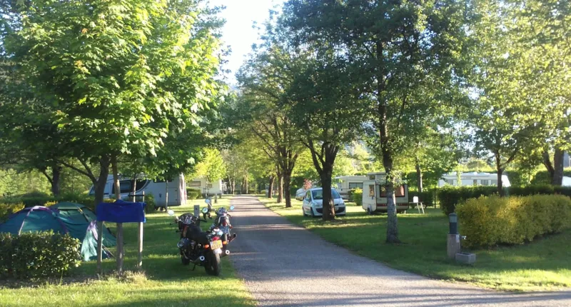 Emplacement Confort Le Val De Saures : 1 Voiture + Tente, Caravane Ou Camping-Car