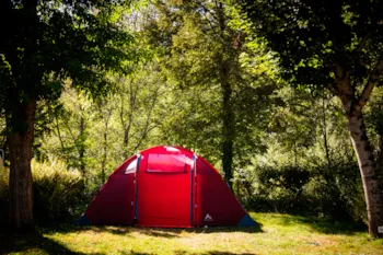 Stellplatz - Pauschale Wanderer/ "Vallée Du Lot À Vélo"- Kein Motorfahrzeug - Camping Qualité le Val de Saures