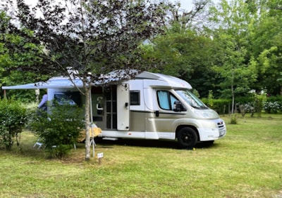 Comfort Pitch + 1 car + tent, caravan or camping-car