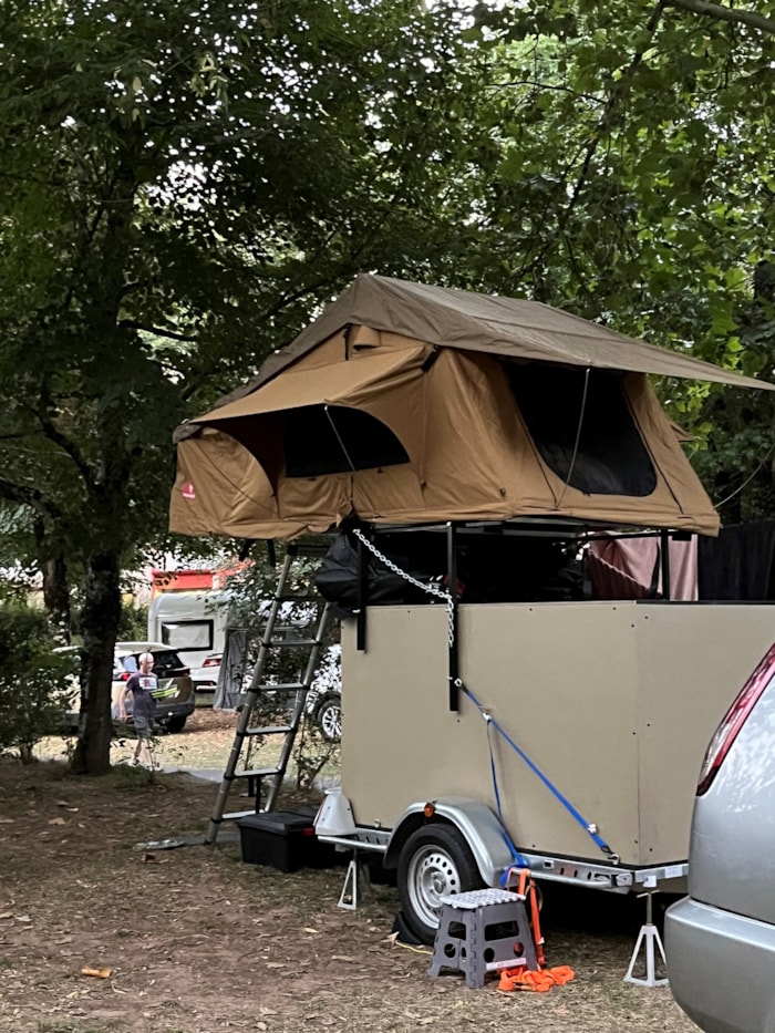 Emplacement Confort Le Val De Saures : 1 Voiture + Tente, Caravane Ou Camping-Car