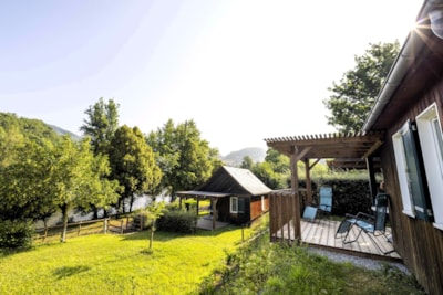 Chalet 32m² / 2 bedrooms with a large terrace overlooking the river Lot.