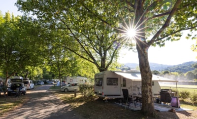 Pitch Lot Riverside : car + tent/caravan or camping-car + electricity 10A included