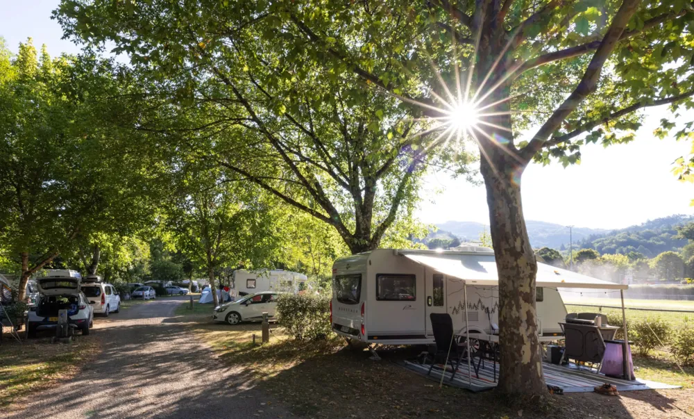 Emplacement - Emplacement Confort Le Val De Saures : 1 Voiture + Tente, Caravane Ou Camping-Car - Camping Qualité le Val de Saures