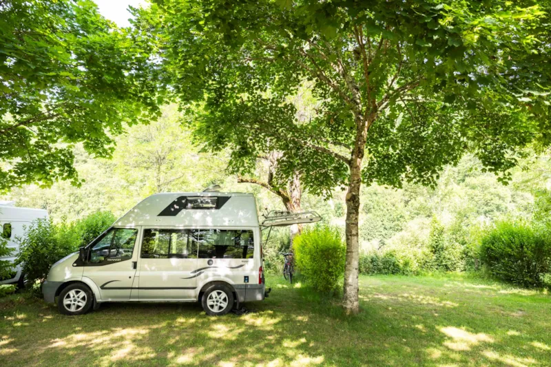 Emplacement Confort Le Val De Saures : 1 Voiture + Tente, Caravane Ou Camping-Car