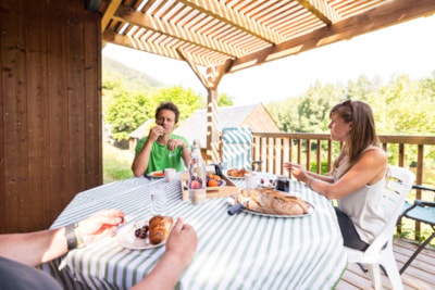 Chalet 32m² / 2 bedrooms with a large terrace overlooking the river Lot.
