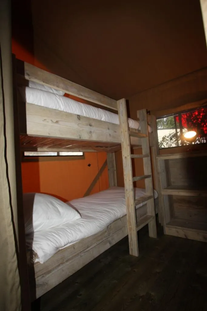 Tente Safari Premium 35M2 Meublé - 2 Chambres + Avec Sanitaire + Terrasse Couverte 15M2