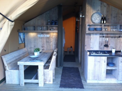 Tente Safari PREMIUM 35m2 equiped - 2 bedrooms + with private facilities + sheltered terracee 15m2