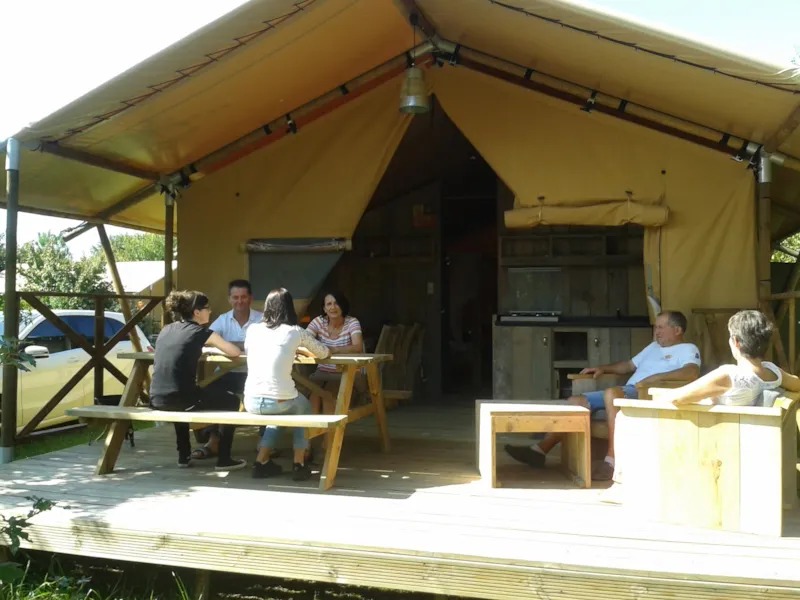 Tente Safari Premium 35M2 Meublé - 2 Chambres + Avec Sanitaire + Terrasse Couverte 15M2