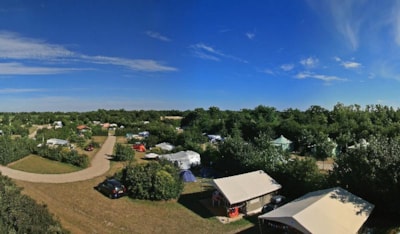 Privilege Package (caravan or motorhome / 1 car / electricity 12A) + Water point