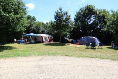 Privilege Package (caravan or motorhome / 1 car / electricity 12A) + Water point