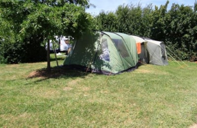 Comfort Package (1 tent, caravan or motorhome / 1 car / electricity 12A)