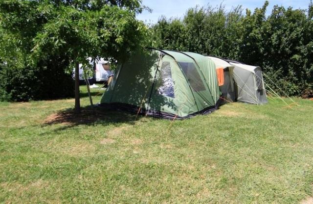 Forfait Confort (1 Tente, Caravane Ou Camping-Car / 1 Voiture / Électricité 12A)