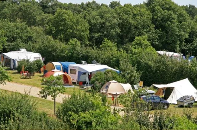 Forfait Confort (1 Tente, Caravane Ou Camping-Car / 1 Voiture / Électricité 12A)