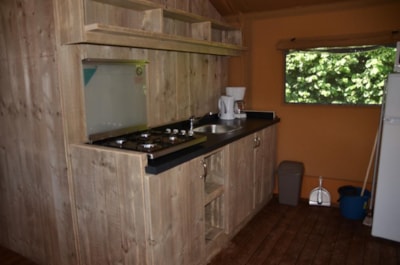Tente Safari PREMIUM 35m2 equiped - 2 bedrooms + with private facilities + sheltered terracee 15m2
