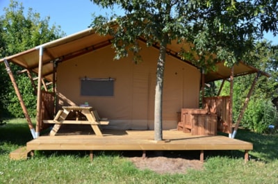 Tente Safari PREMIUM 35m2 equiped - 2 bedrooms + with private facilities + sheltered terracee 15m2