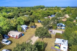 Pitch - Comfort Package (1 Tent, Caravan Or Motorhome / 1 Car / Electricity 12A) - Camping Paradis La Bretonnière