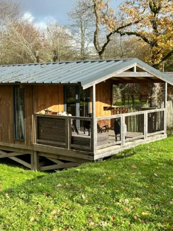 Location - Lodge De L'étang Premium+ 32M2 - 2 Chambres + Terrasse 15M2 - Camping Paradis La Bretonnière